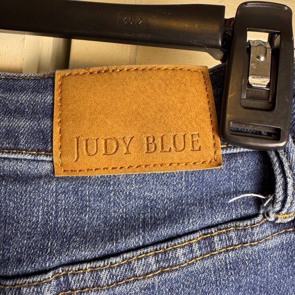 Judy Blue Size 29 Distressed High-Waisted Medium Wash Denim Jeans Stretchy comfy - Picture 1 of 9